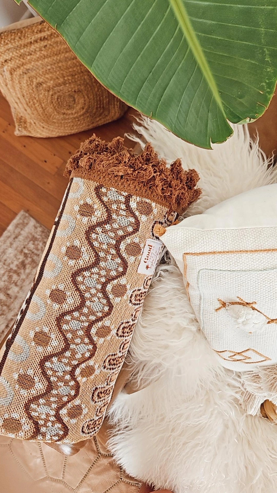 Indigenous Throw Alkira Brown By Taylor - Lee