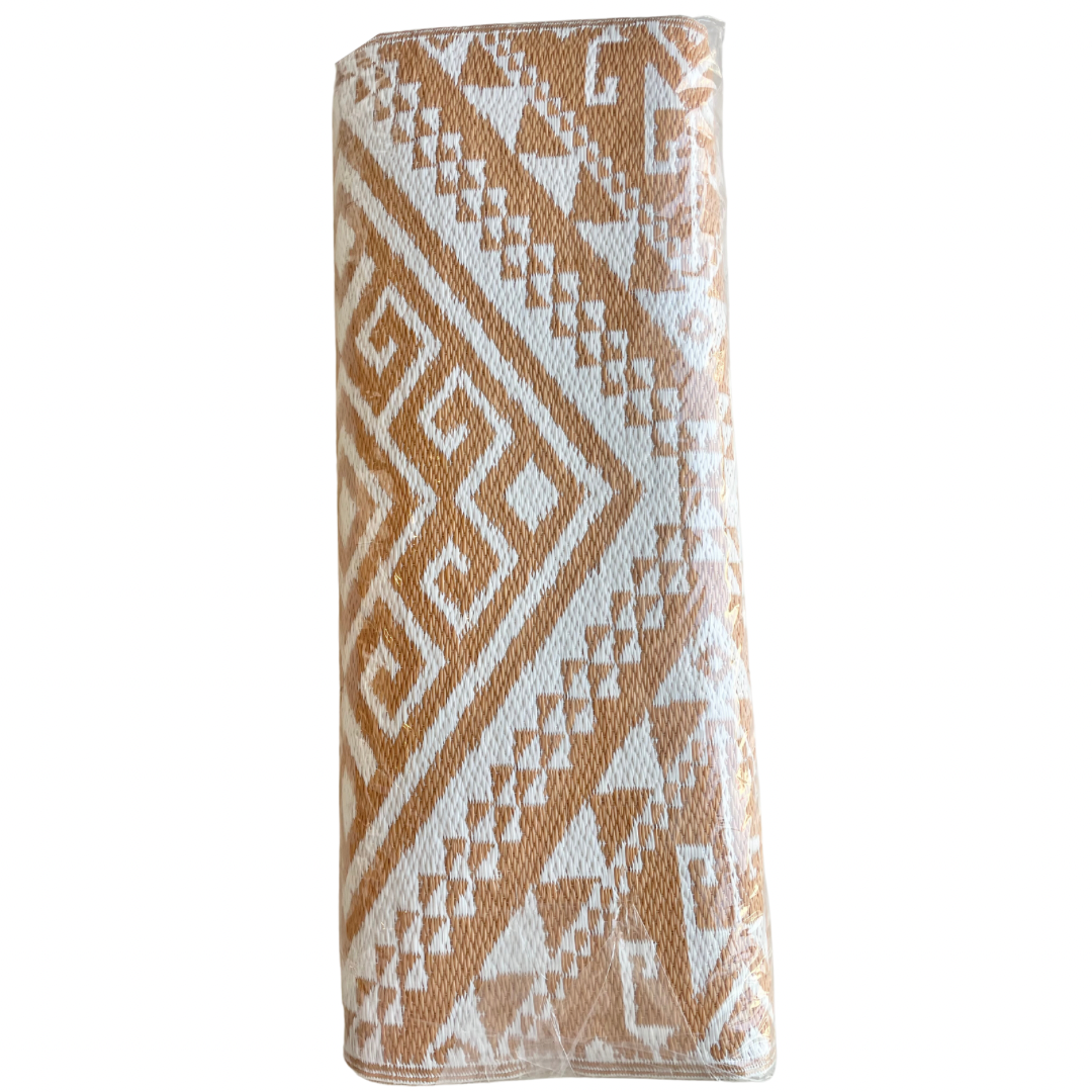 Recycled Outdoor Mat 3 Aztec ~ Med - 1.8 x 2.8 – White Pick it Fence
