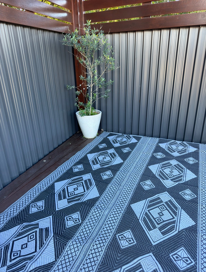Recycled Outdoor Mat 19 ~ Large - 2.8 x 2.8