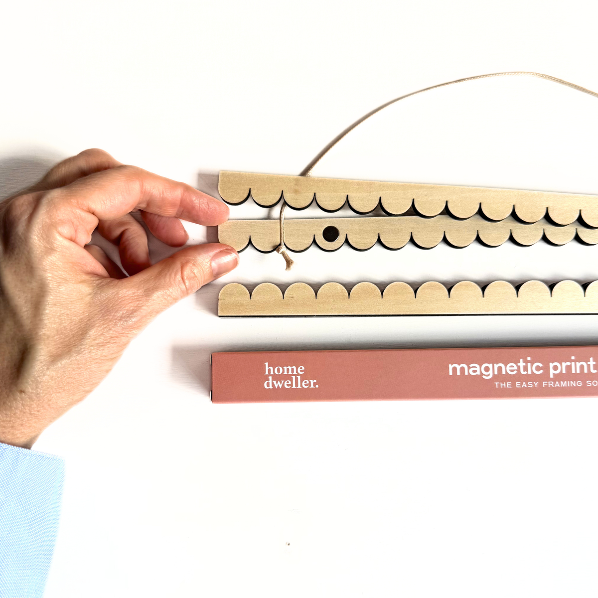 Magnetic Print Hanger Scallop 30cm