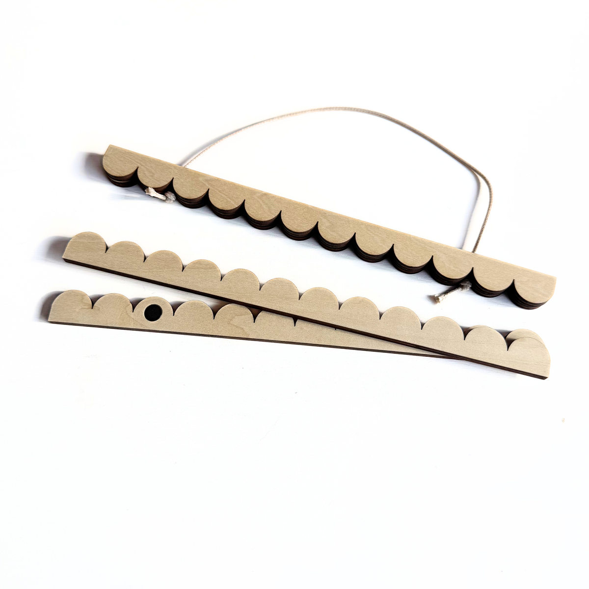 Magnetic Print Hanger Scallop 21cm