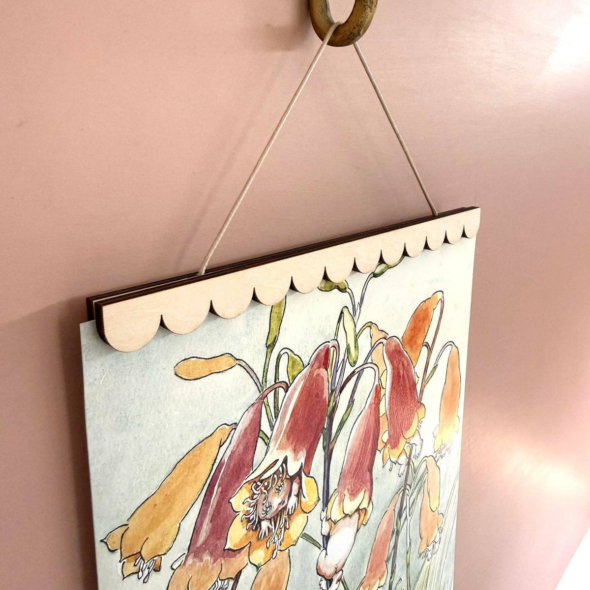 Magnetic Print Hanger Scallop 21cm