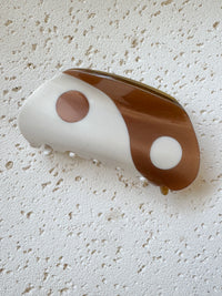 Hair Clip Claw Yin Yang Toffee
