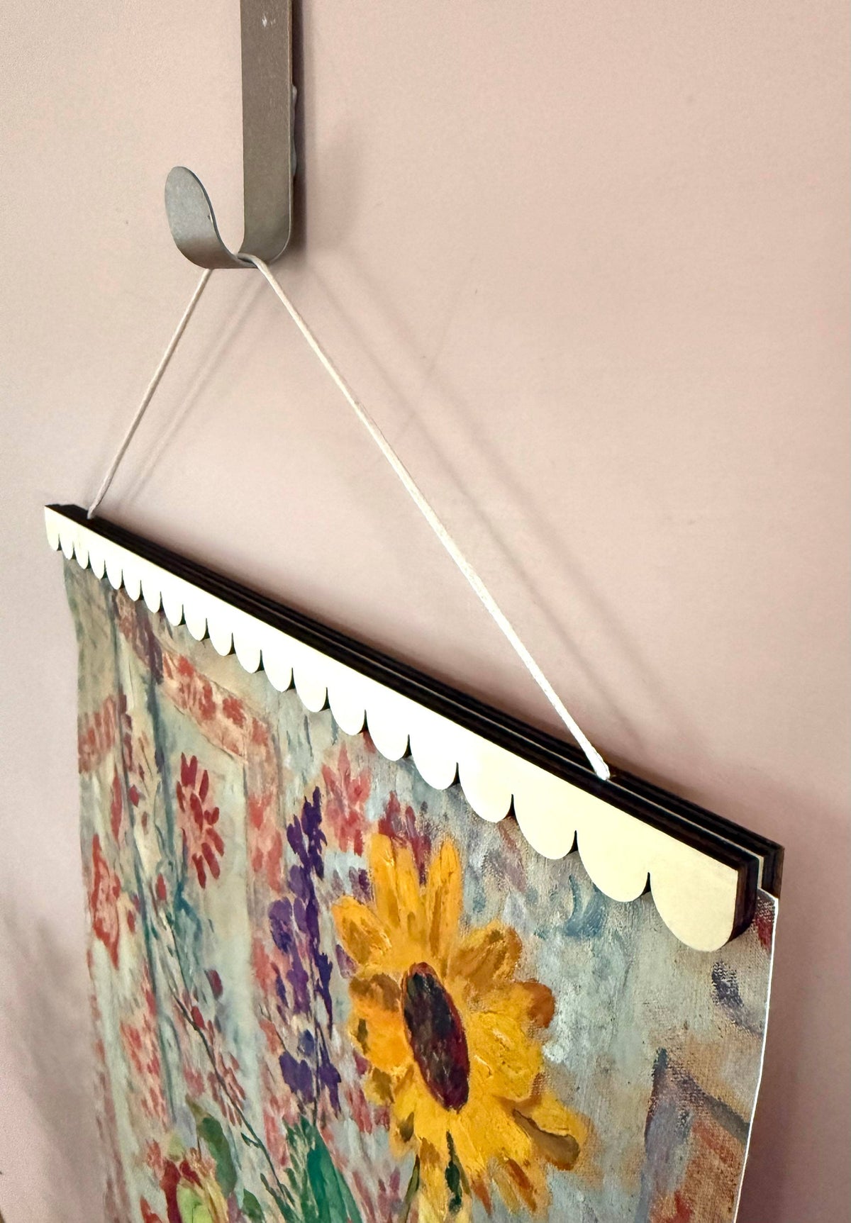Magnetic Print Hanger Scallop 30cm